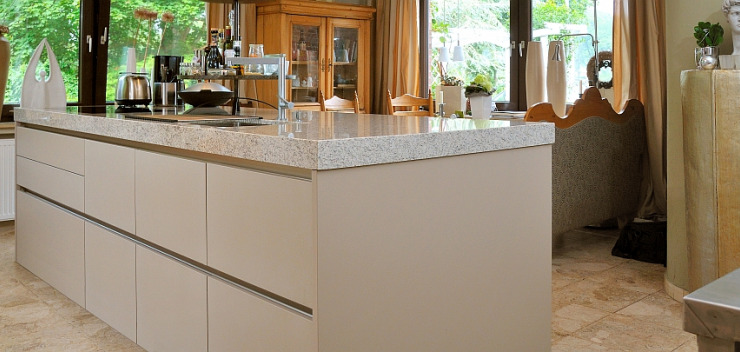 Küche ohne Sockel - Küchenkompass